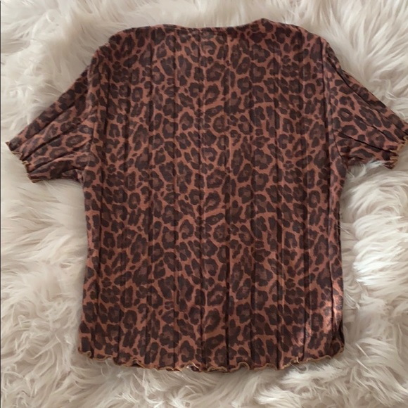 American Eagle Distressed Cheetah Cropped Top S - Picture 2 of 3